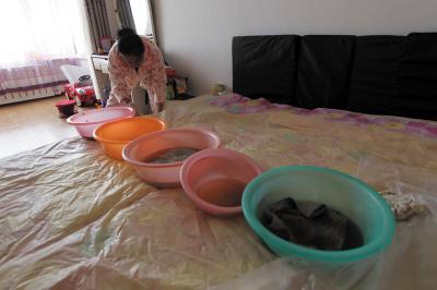 望都楼上漏水，住户失联，小区没物管，业主维权难！律师来支招……
